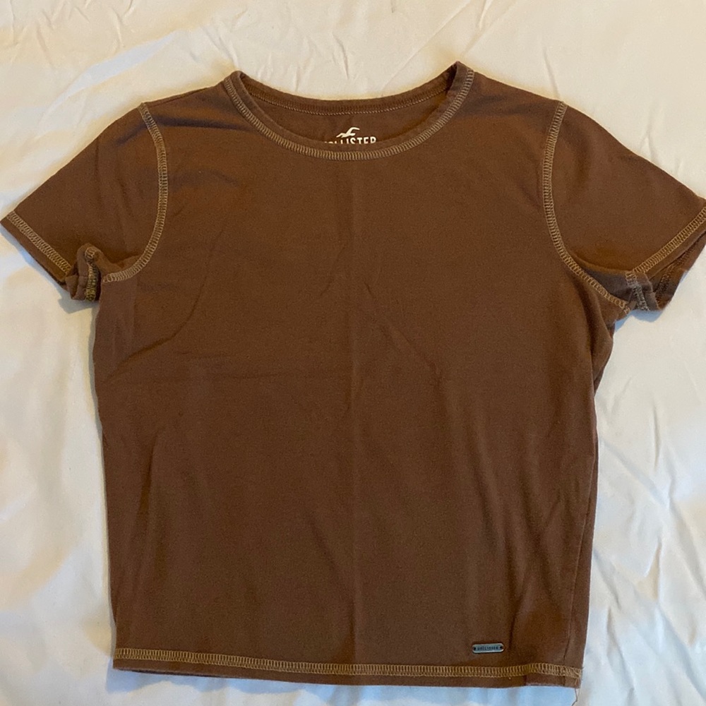Hollister Must Have Baby Tee XS in Good Condition see pictures and description